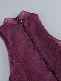 Abendkleid mit Rollkragen und Handschuhen